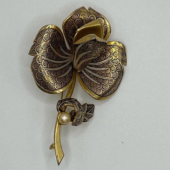 DAMASCENE Vintage Style Flower and Pearl Brooch /Pin - Picture 1 of 4